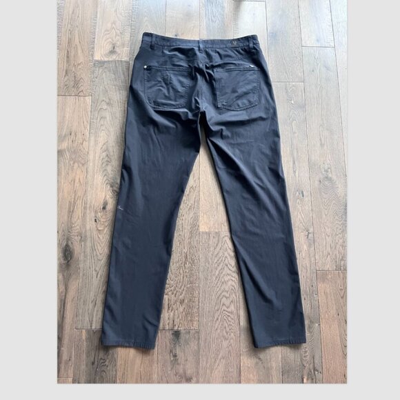 Vuori Men's Meta Pants Black Size 33x31 Performance Stretch Trousers Minor Flaws - Picture 3 of 10